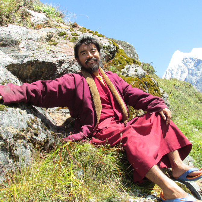 rinpoche-arms-spread-at-cave